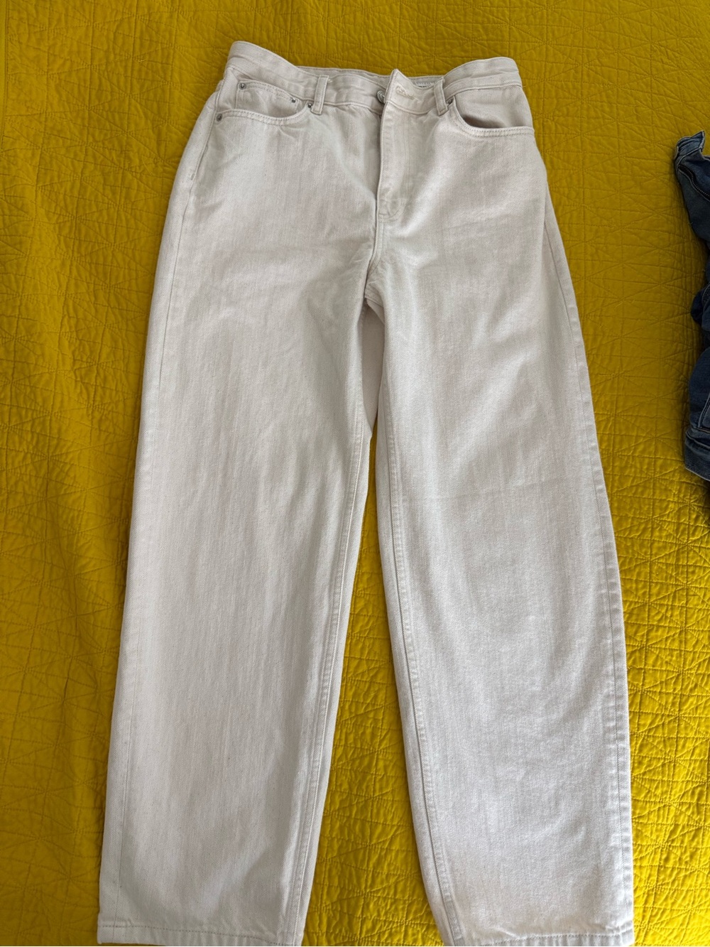 Women's High-Rise Straight Jeans in Off-White size 8 Zara